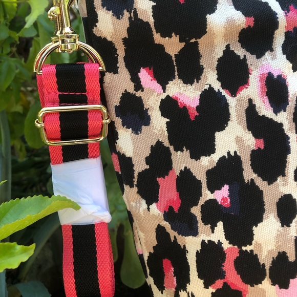 NWOT Victoria’s Secret large oversized, Cheetah print tote bag. - Picture 2 of 12